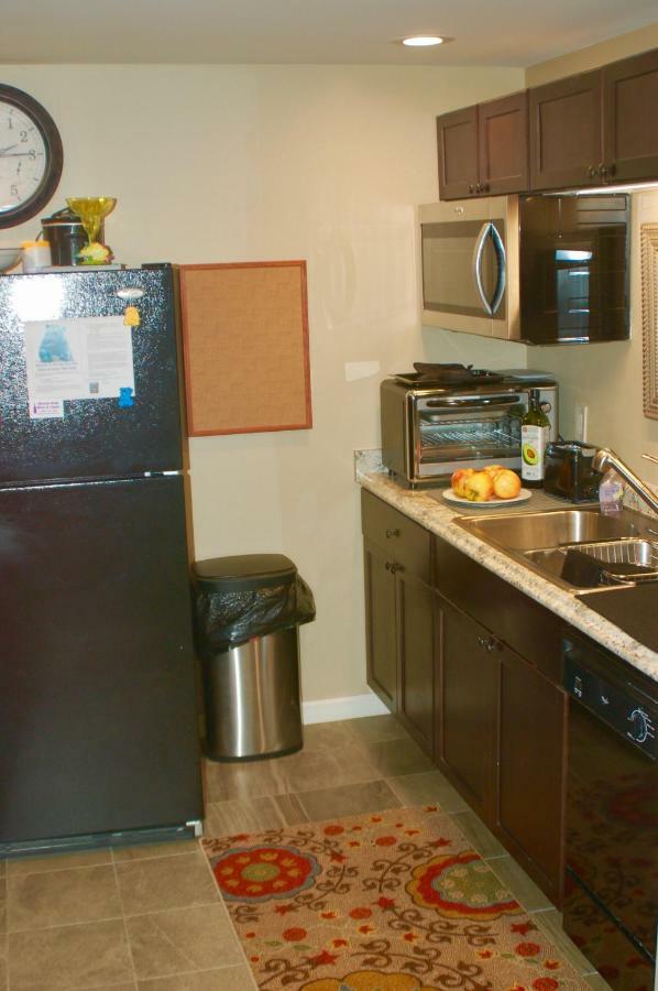 Blue Bear Den 3Br 2Ba Dtc Private Apt Hot Tub Екстер'єр фото