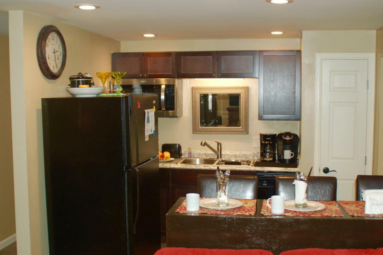 Blue Bear Den 3Br 2Ba Dtc Private Apt Hot Tub Екстер'єр фото